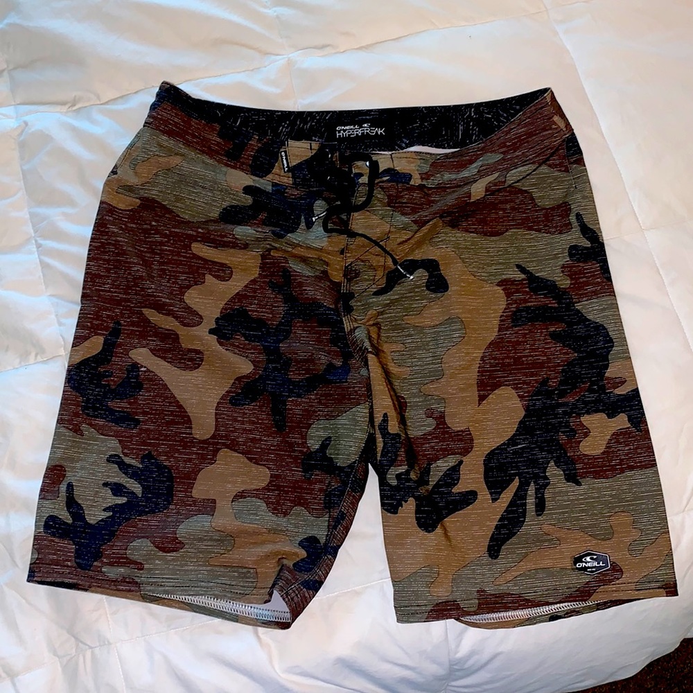 O’Neill Hyperfreak board shirt size 32